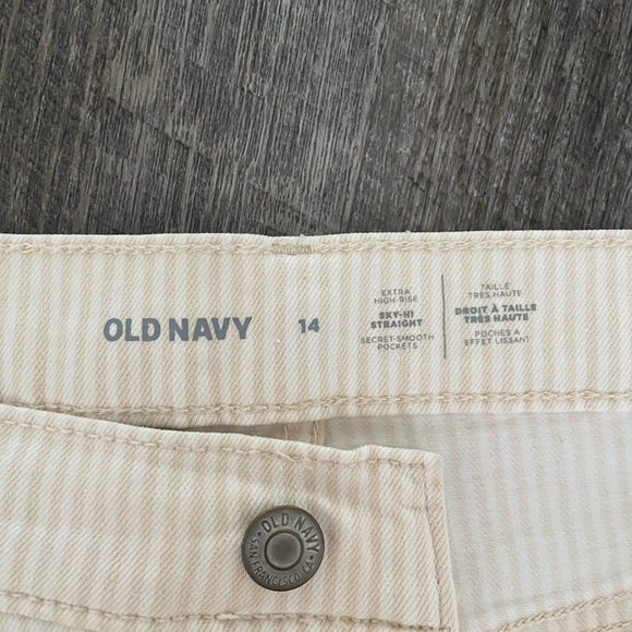 Old Navy Sky High Straight Jeans - Picture 4 of 6